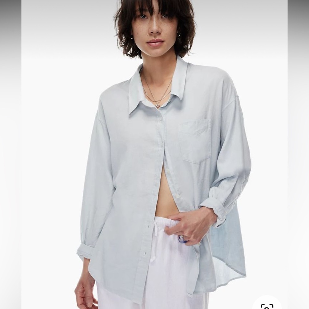 Aritzia relaxed linen shirt top button up blouse medium light blue Wilfred Free